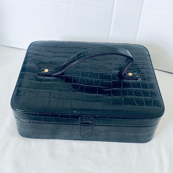 Snakeskin Top Handle TRAVEL JEWELRY CASE with Mirror and 5 Dividers. Black - Picture 12 of 16